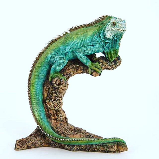 Resin iguana